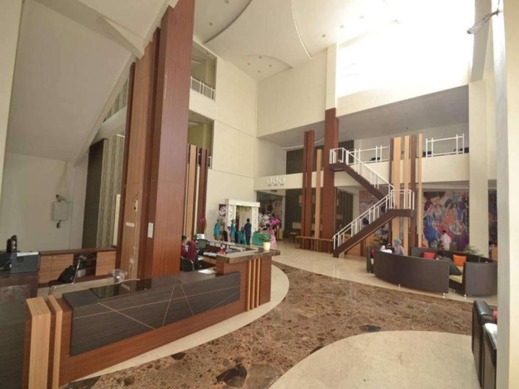 City Hotel Tasikmalaya Buitenkant foto