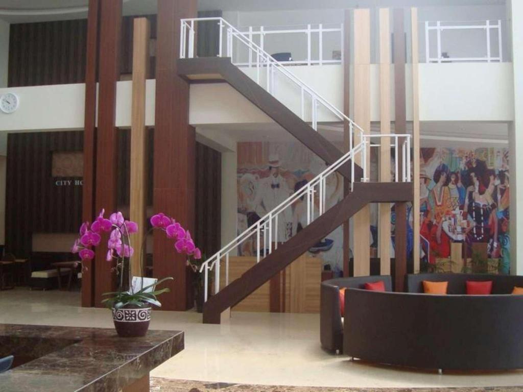 City Hotel Tasikmalaya Buitenkant foto