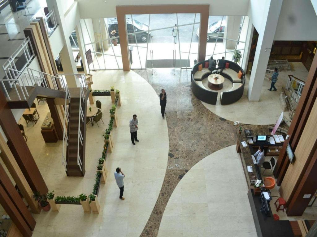 City Hotel Tasikmalaya Buitenkant foto