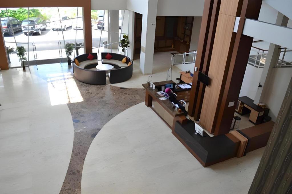 City Hotel Tasikmalaya Buitenkant foto